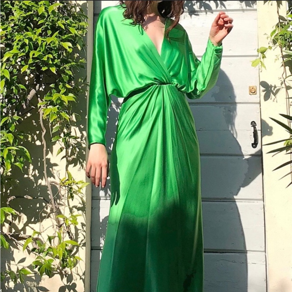 NWT Monique Lhuillier Dolman-Sleeve
Silk Gown